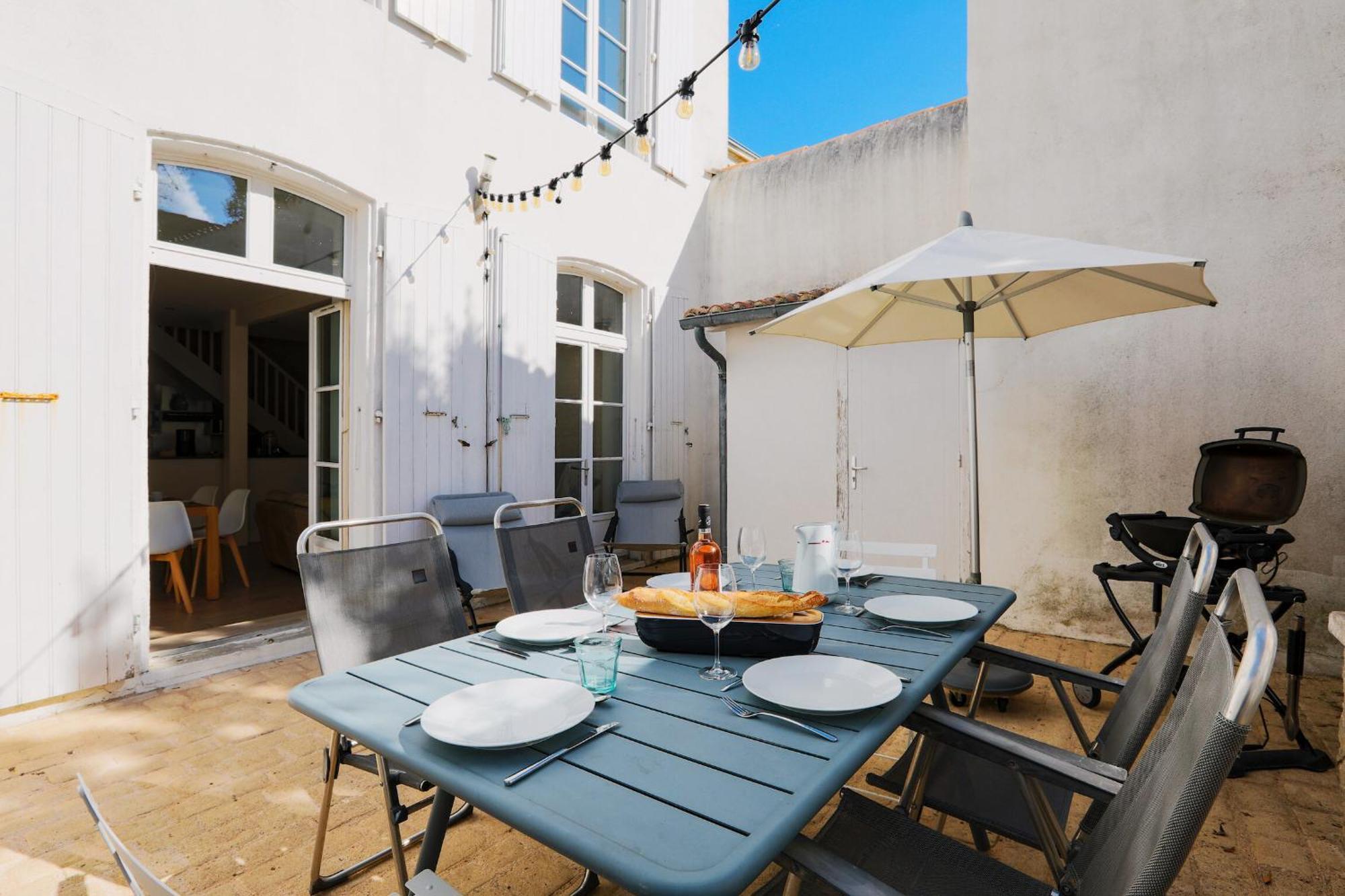 Duplex Joliment Decore Et Sa Cour Ensoleillee Saint-Martin-de-Ré Εξωτερικό φωτογραφία